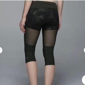 Lululemon Training Tough Crop *Full-On Luxtreme Mesh Camo | EUC Size 6